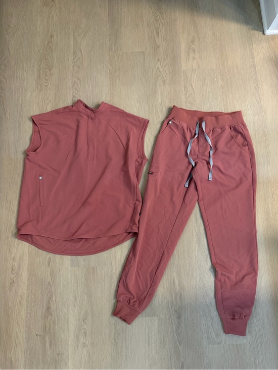 Figs Other - Figs Women's Dusty Rose Scrub Top & Jogger Set